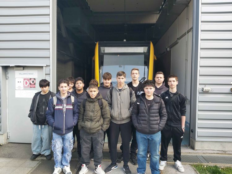 Tanulóink a DKV telephelyét látogatták meg