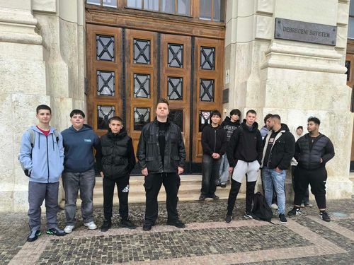 Debreceni emlékhelyeket kutattak diákjaink