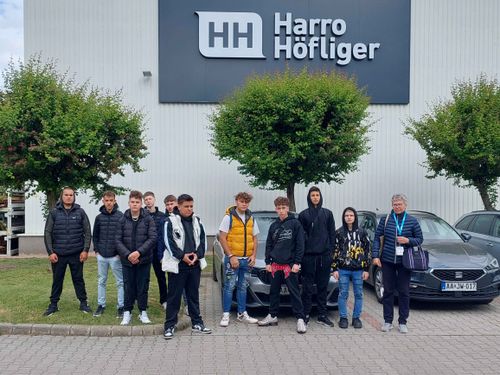Gyárlátogatáson a jövő szakemberei a Harro Höfligernél
